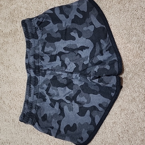 Colosseum Camo Dolphin Shorts - Picture 2 of 3